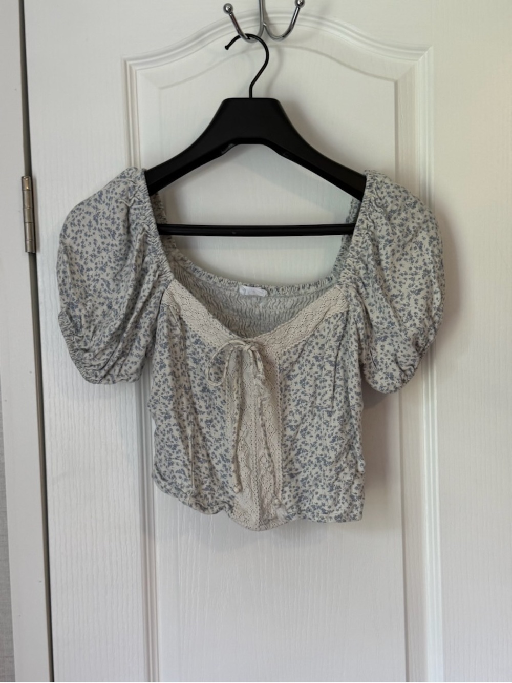 Sienna Sky Blue & White Floral Smocked Puff Sleeve Square Neck Crop Blouse M